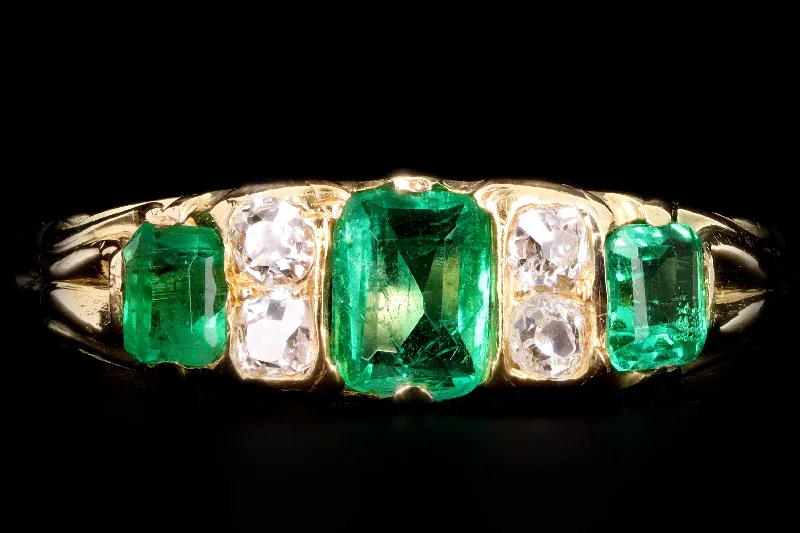 Victorian 18K Yellow Gold Emerald & Old Mine Cut Diamond Band