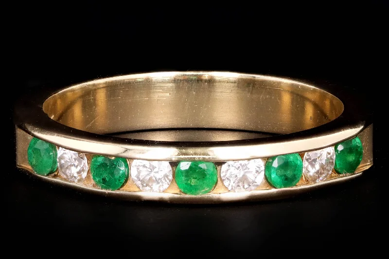 Modern 14K Yellow Gold .25 Carat Emerald & Diamond Band