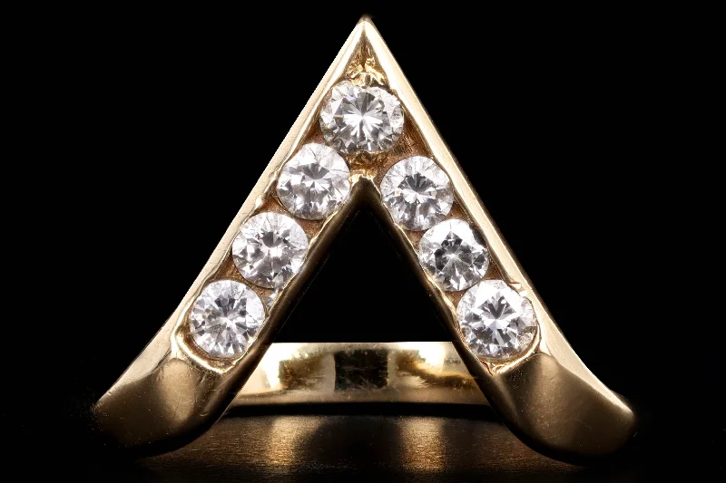 Modern 14K Yellow Gold .30 Carat Round Brilliant Diamond Chevron Band